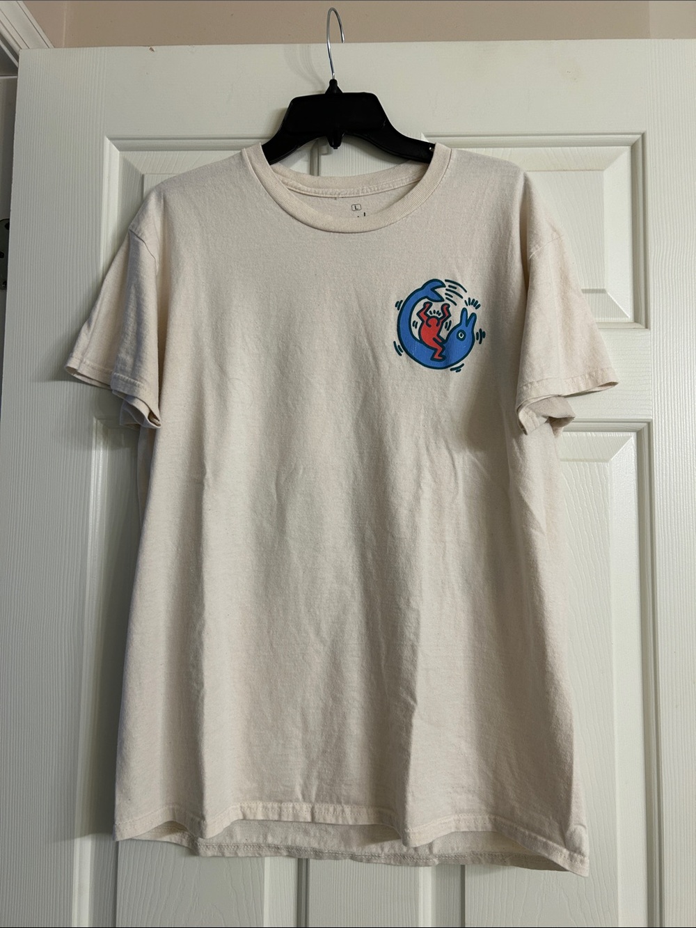 Cream Short-Sleeve Graphic Tee with Blue & Red Accent